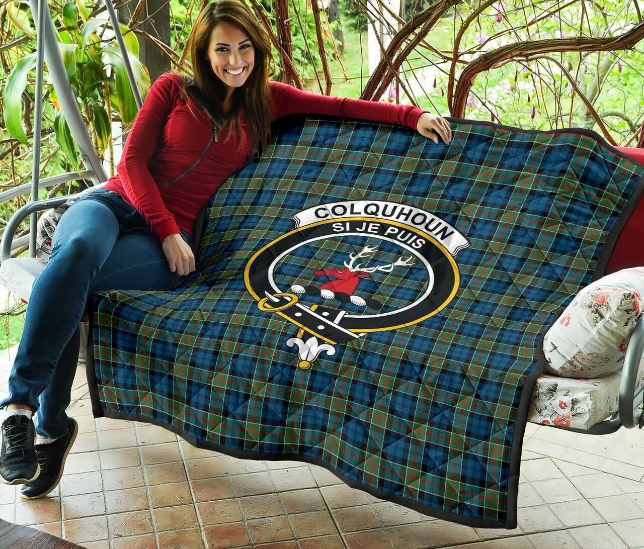 Colquhoun Ancient Tartan Classic Crest Premium Quilt