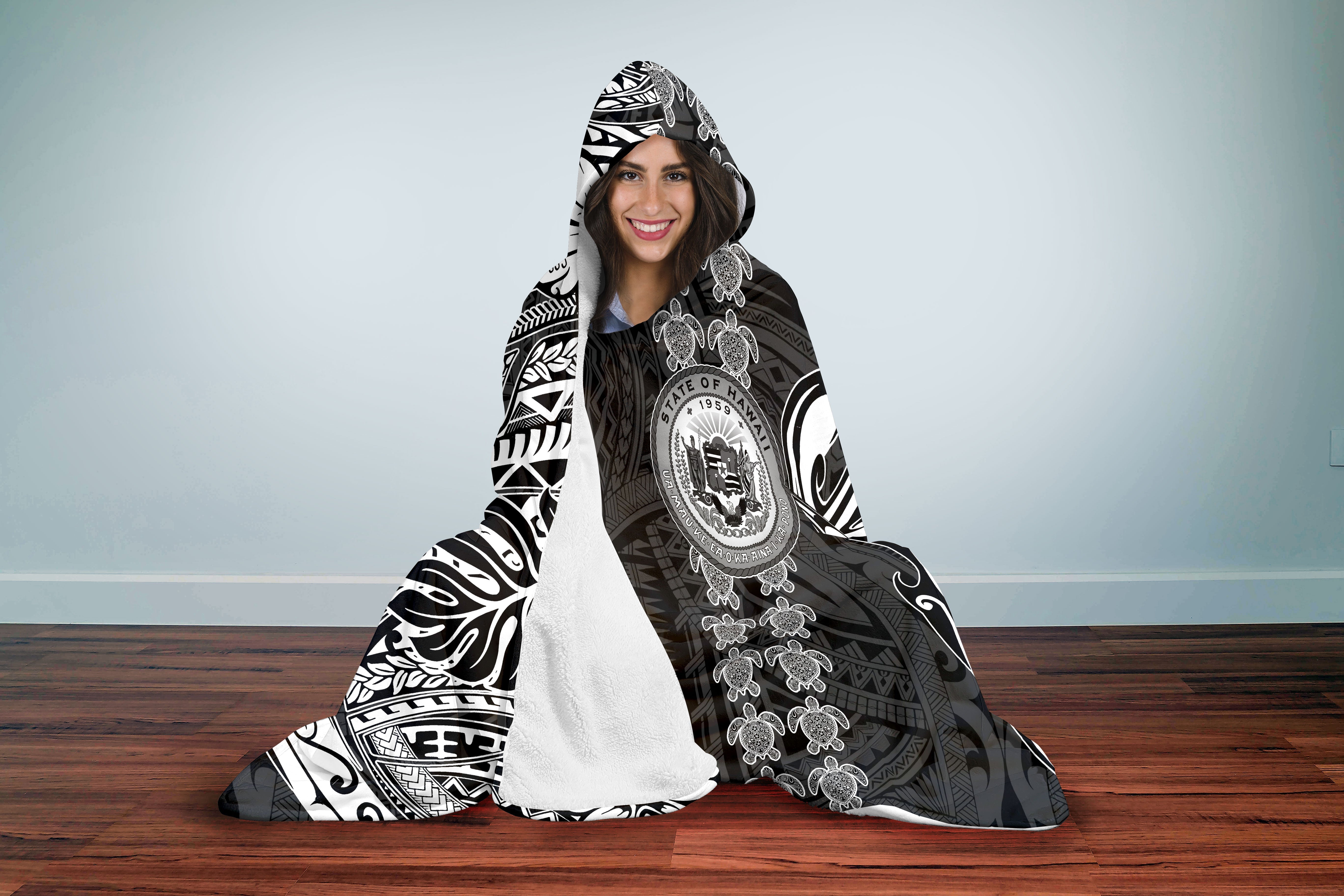 Hawaii Seal Polynesian Turtle Line Hooded Blanket